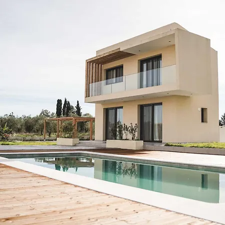 G Quattro Luxury * Lefkimi