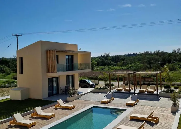 G Quattro Luxury Hébergement de vacances Lefkimi